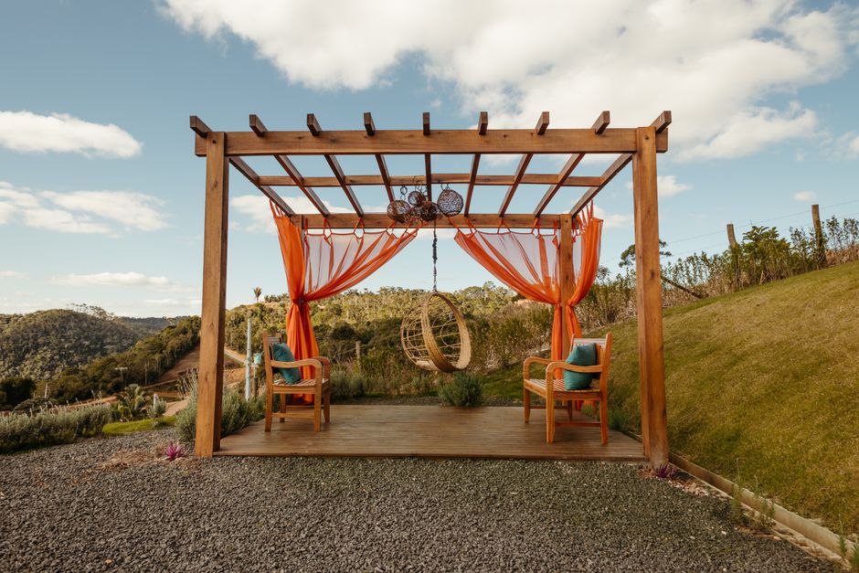 Zomerse schaduweffecten met pergola gordijnen