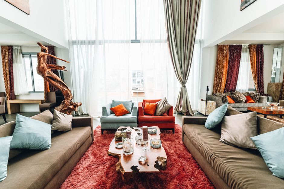 Integratie van emotioneel design: hoe kleuren emotie kunnen sturen in je woonkamer