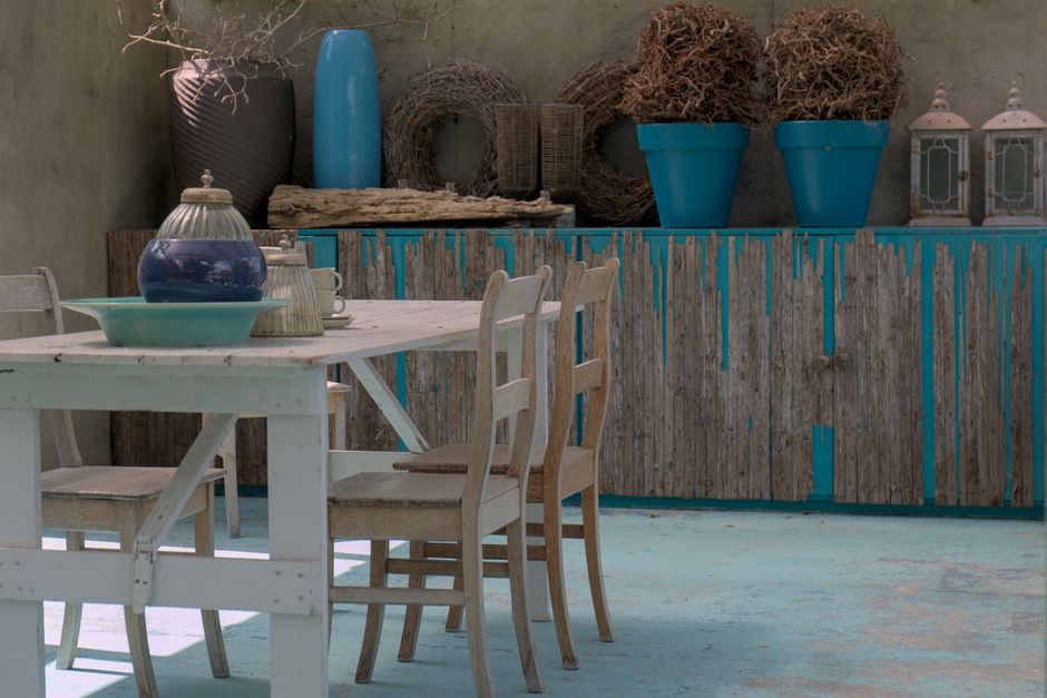 Koele accenten met azuurblauw: de frisheid van zomerse interieurs