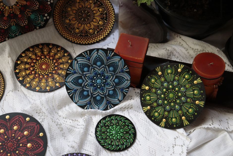 Herfsthart mandala met warme herfstkleuren.